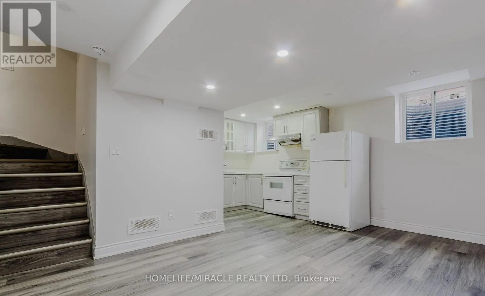 27 SILVER EGRET ROAD