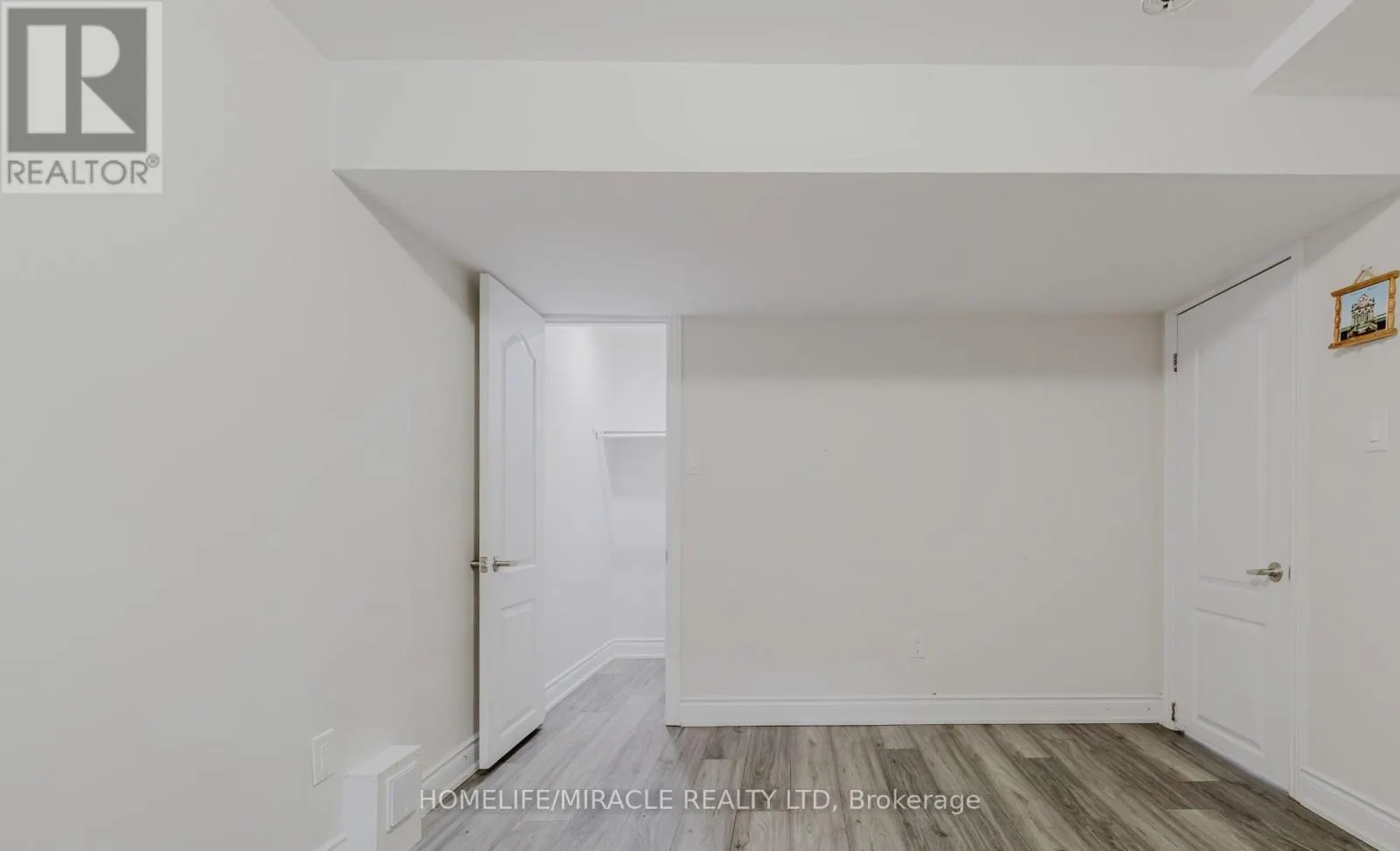 27 SILVER EGRET ROAD