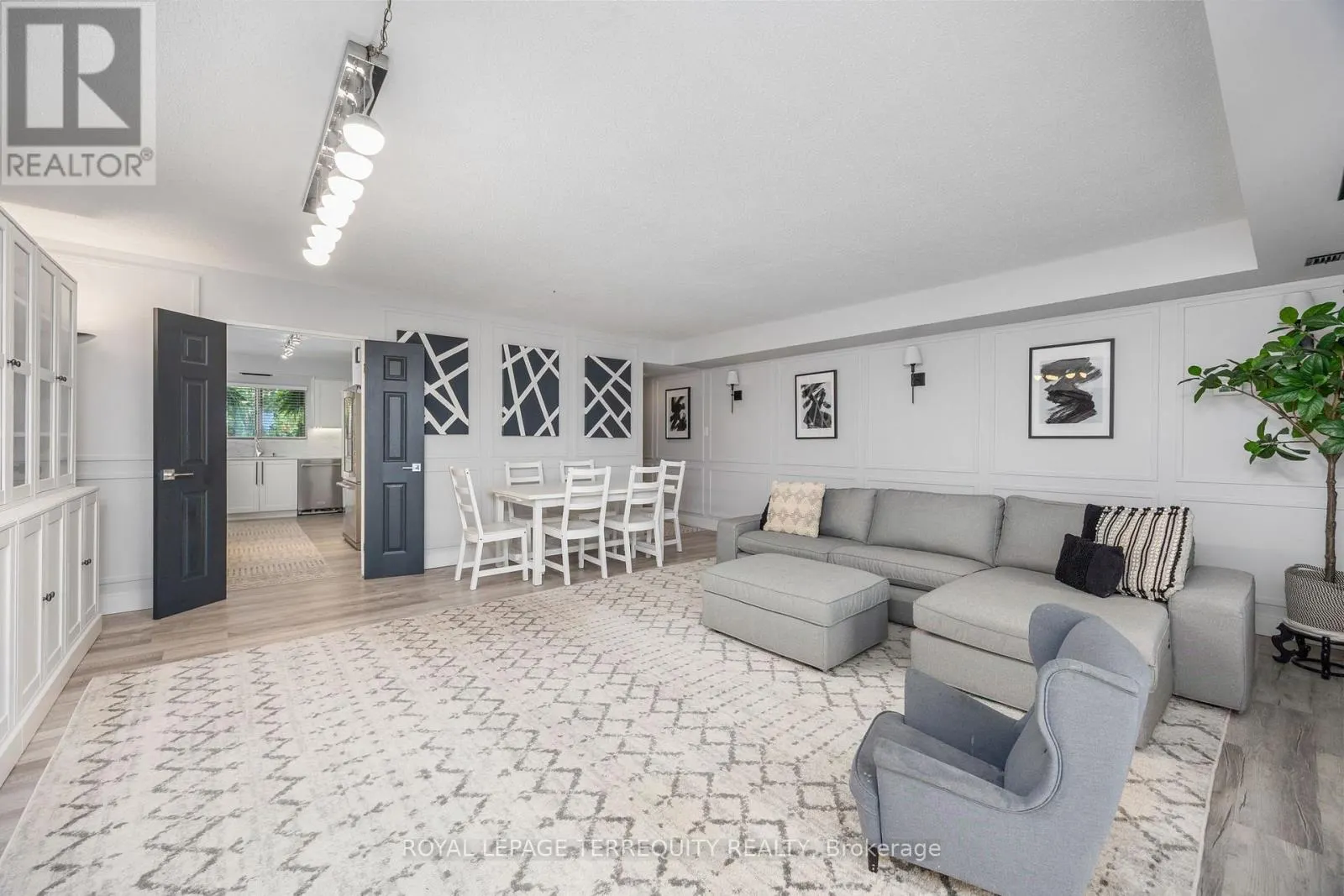 77 - 1250 MISSISSAUGA VALLEY BOULEVARD