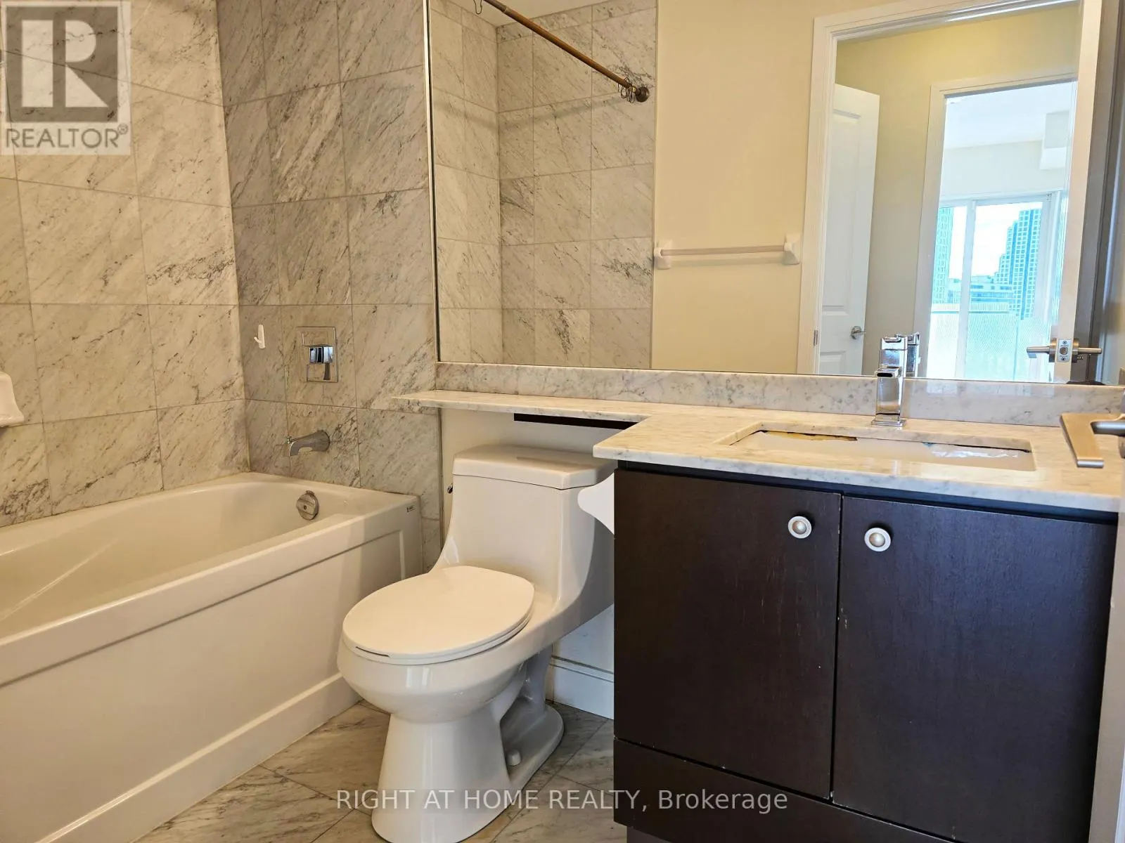 1605 - 50 ABSOLUTE AVENUE
