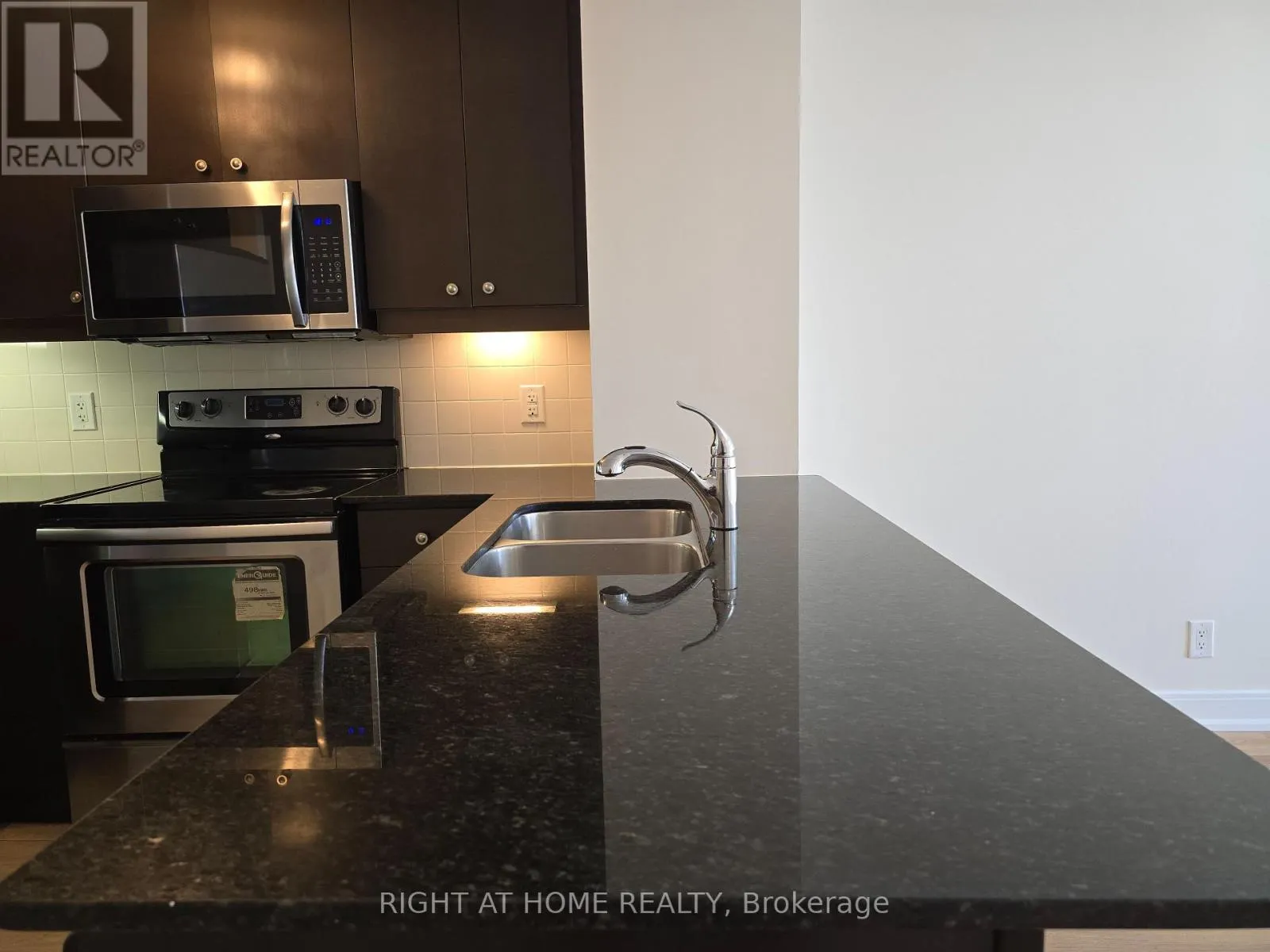 1605 - 50 ABSOLUTE AVENUE