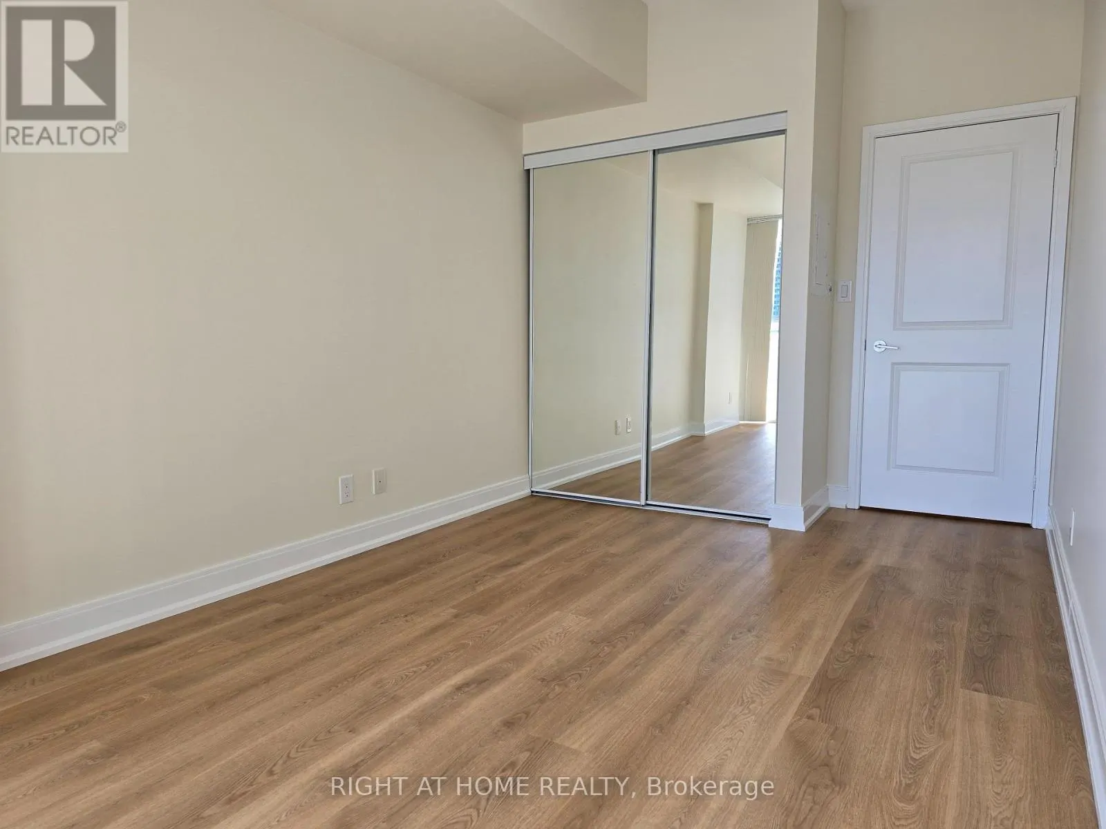 1605 - 50 ABSOLUTE AVENUE