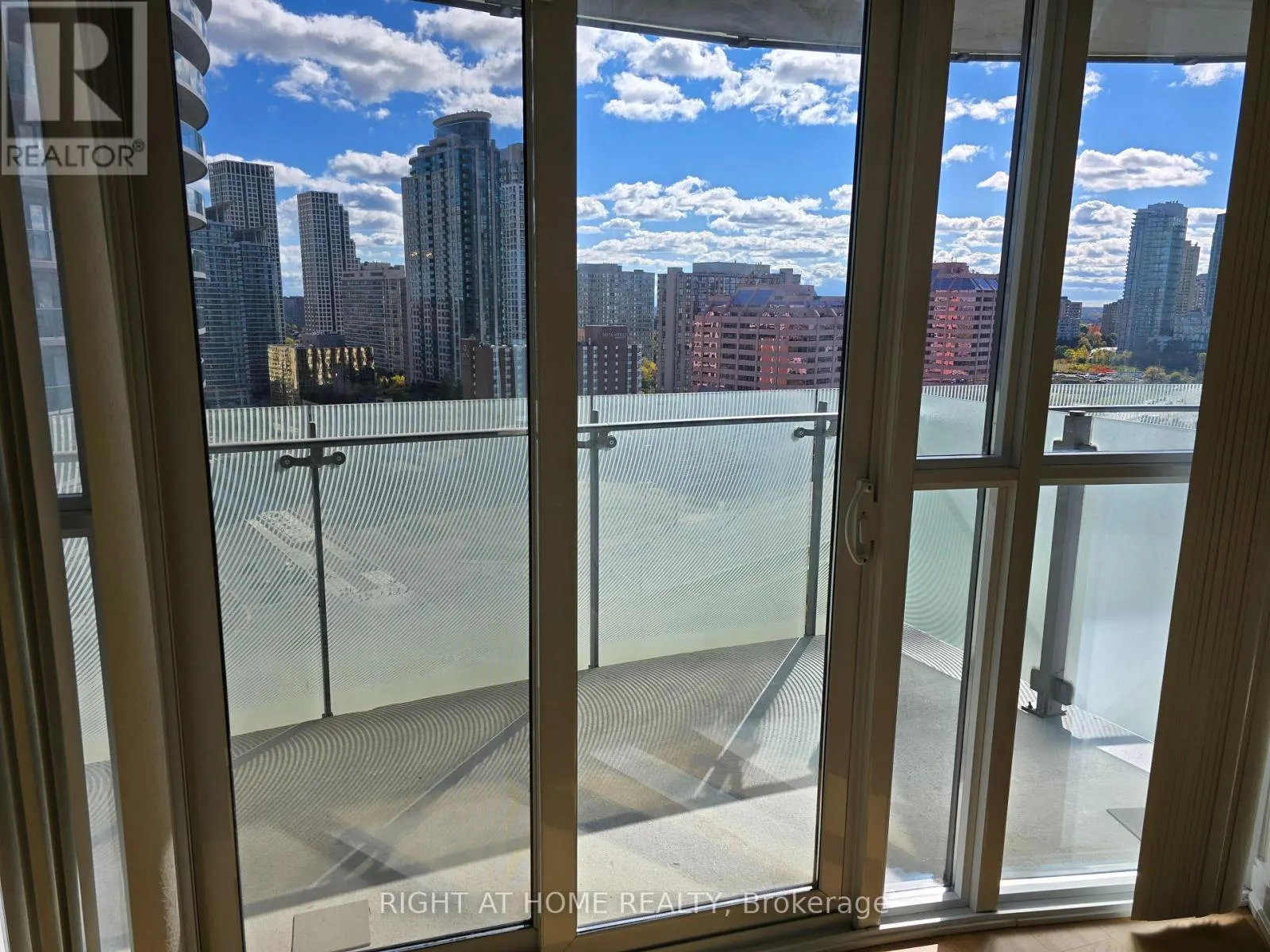 1605 - 50 ABSOLUTE AVENUE