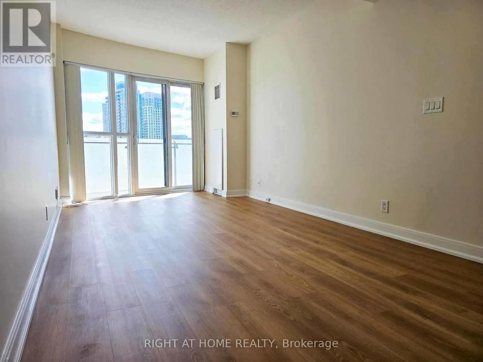 1605 - 50 ABSOLUTE AVENUE