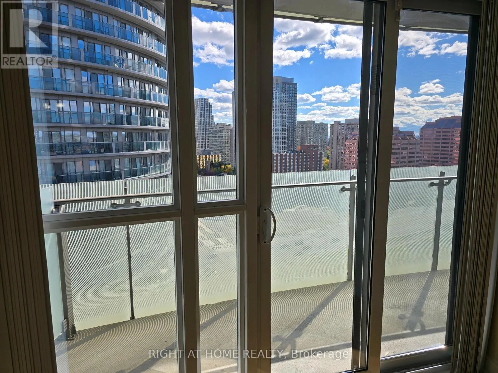 1605 - 50 ABSOLUTE AVENUE