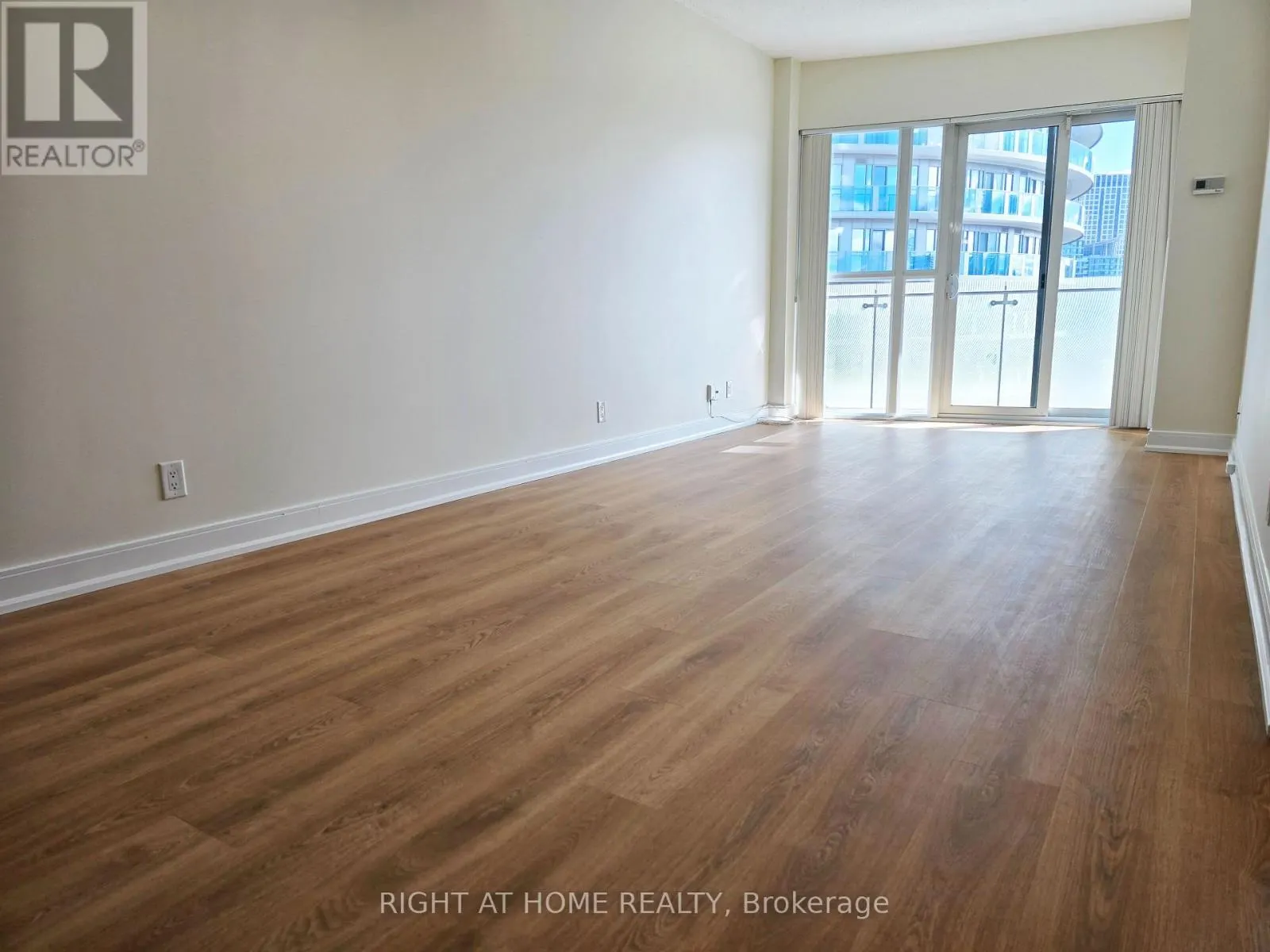 1605 - 50 ABSOLUTE AVENUE
