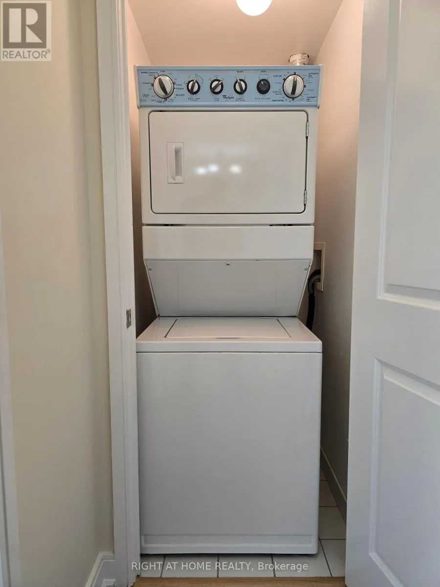 1605 - 50 ABSOLUTE AVENUE
