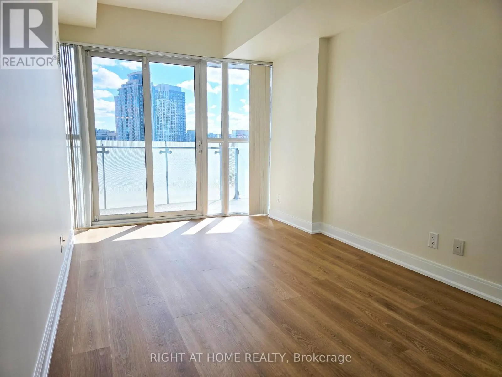 1605 - 50 ABSOLUTE AVENUE