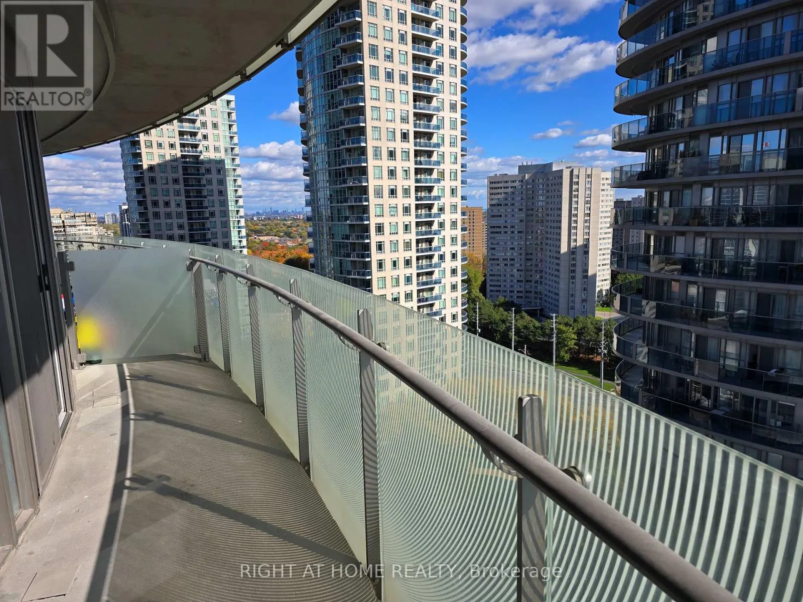 1605 - 50 ABSOLUTE AVENUE