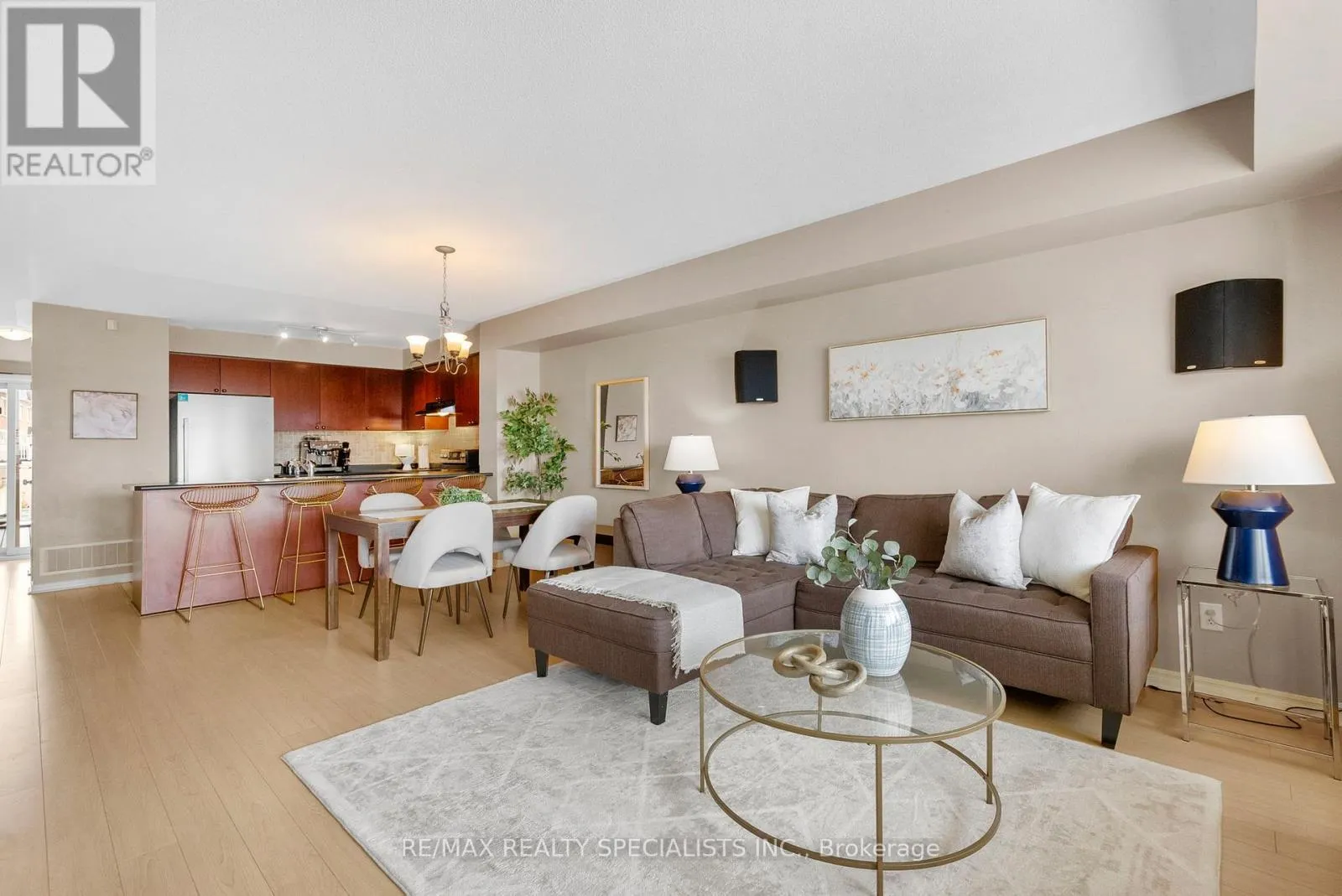 19 - 3985 EGLINTON AVENUE W