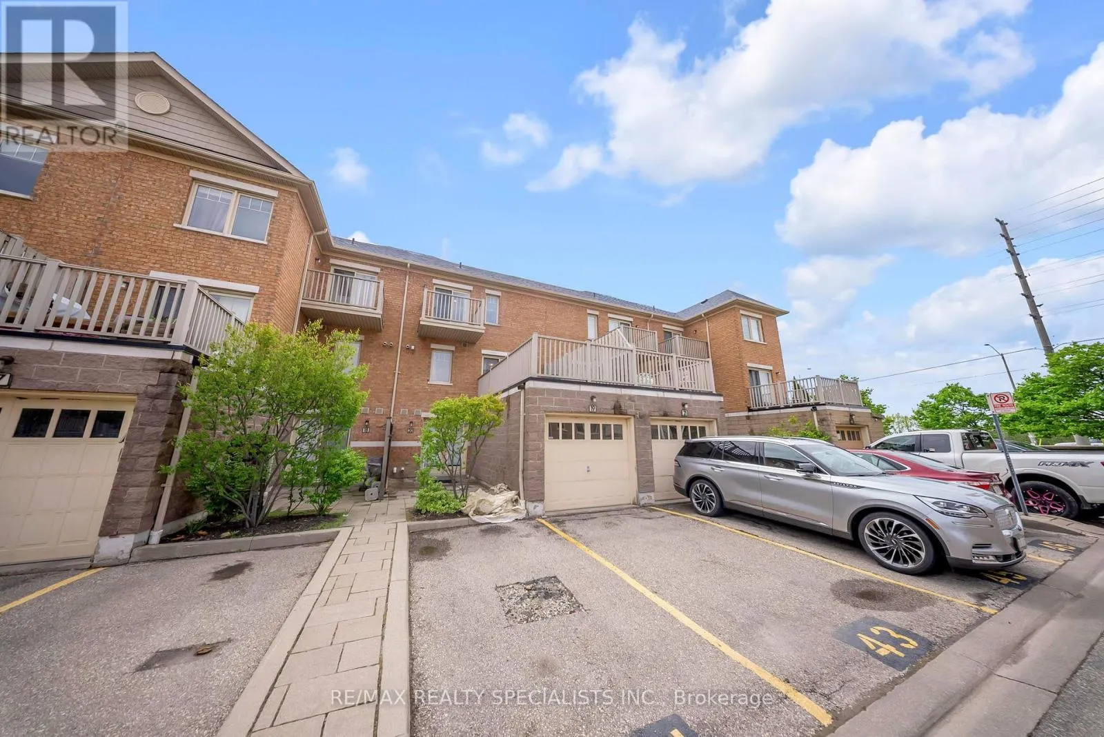 19 - 3985 EGLINTON AVENUE W