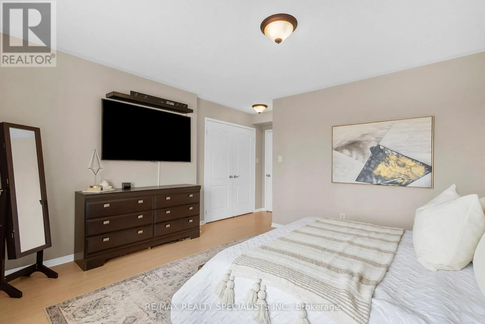 19 - 3985 EGLINTON AVENUE W