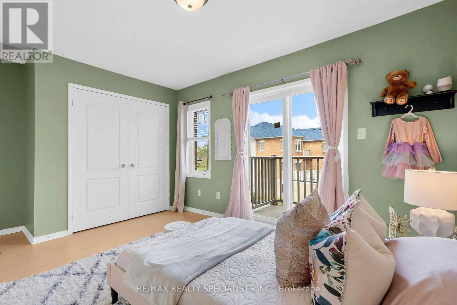19 - 3985 EGLINTON AVENUE W