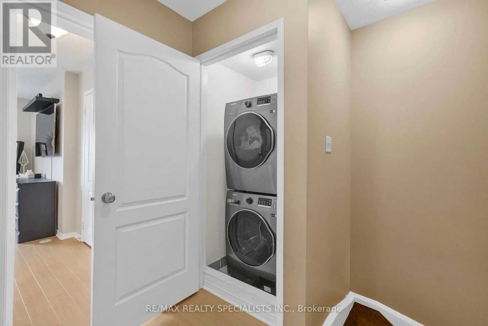 19 - 3985 EGLINTON AVENUE W