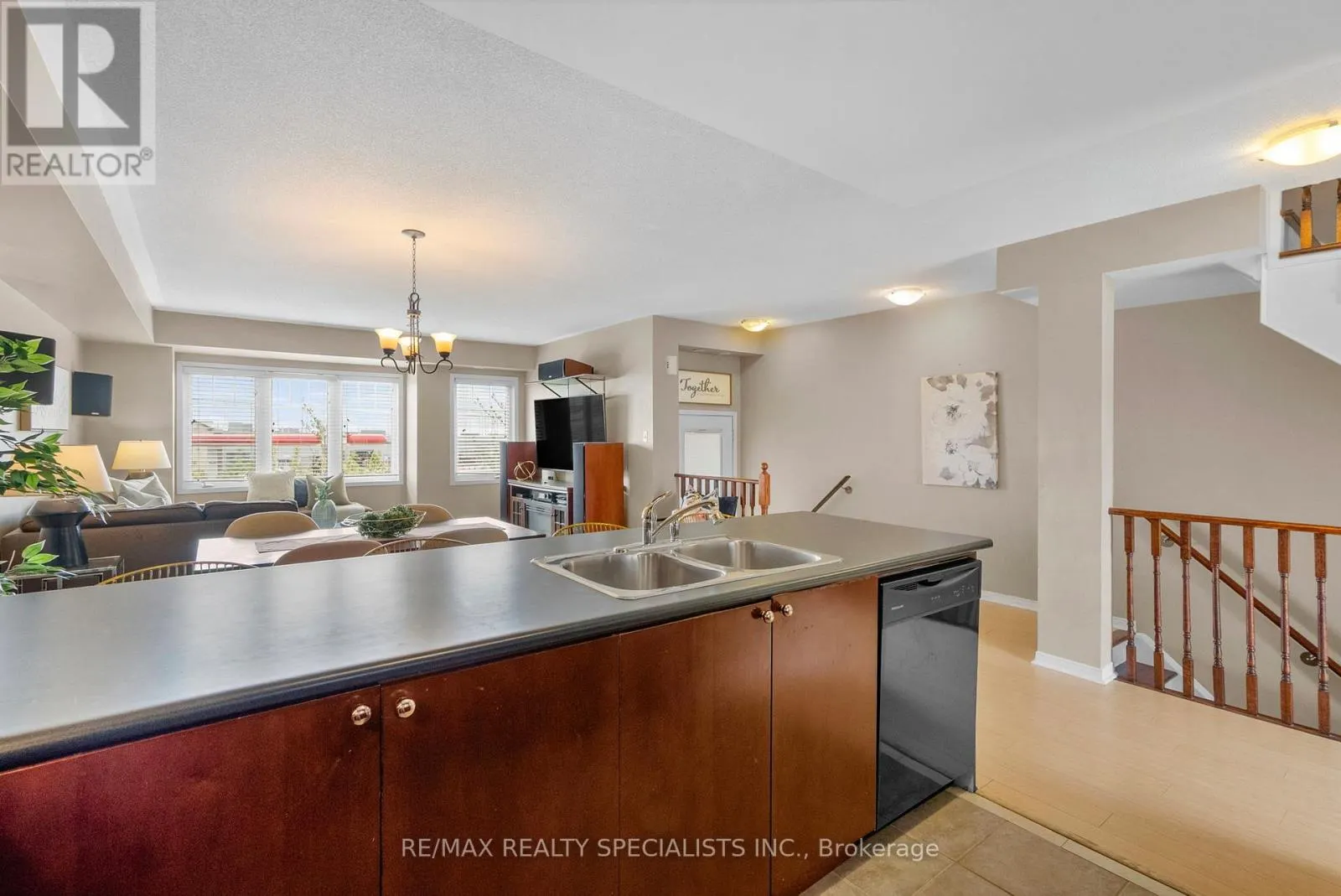 19 - 3985 EGLINTON AVENUE W