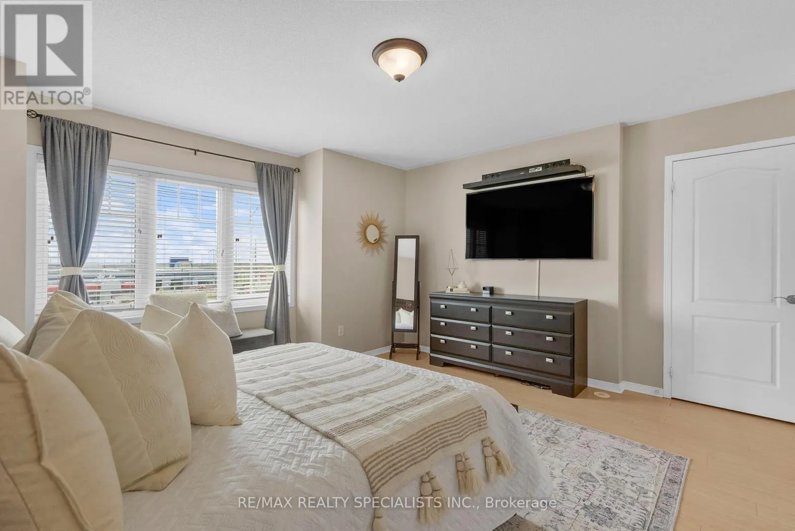 19 - 3985 EGLINTON AVENUE W
