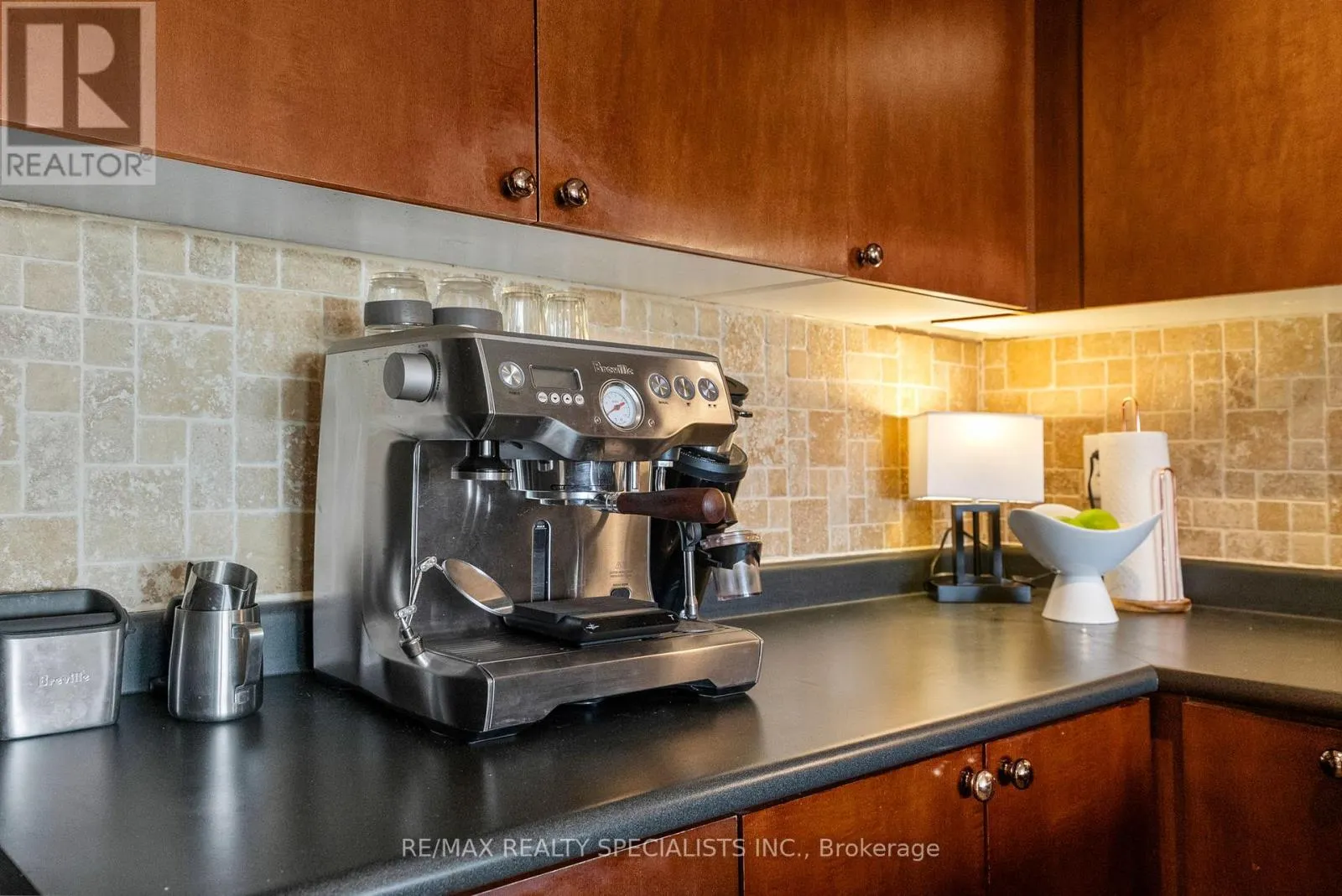 19 - 3985 EGLINTON AVENUE W