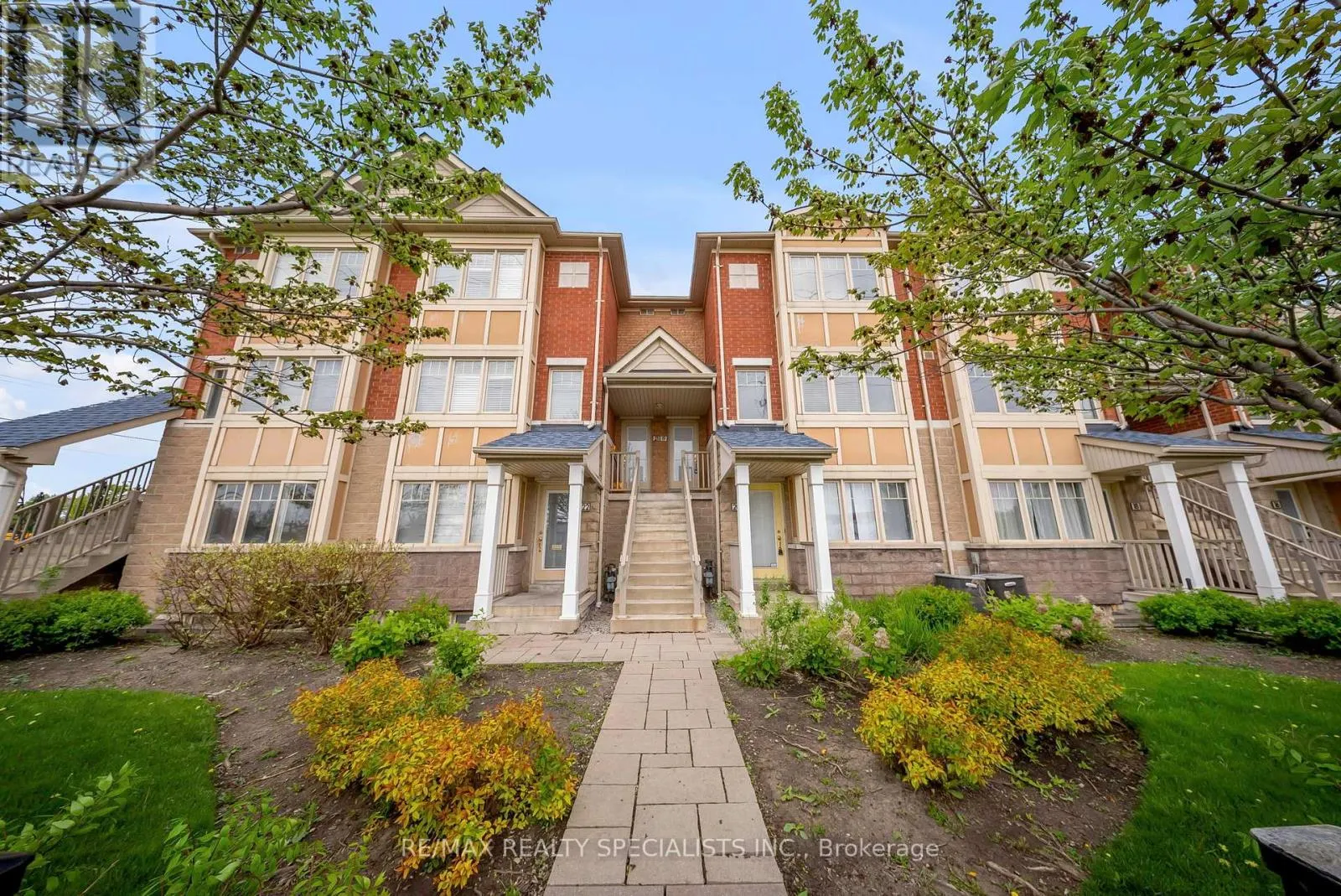 19 - 3985 EGLINTON AVENUE W