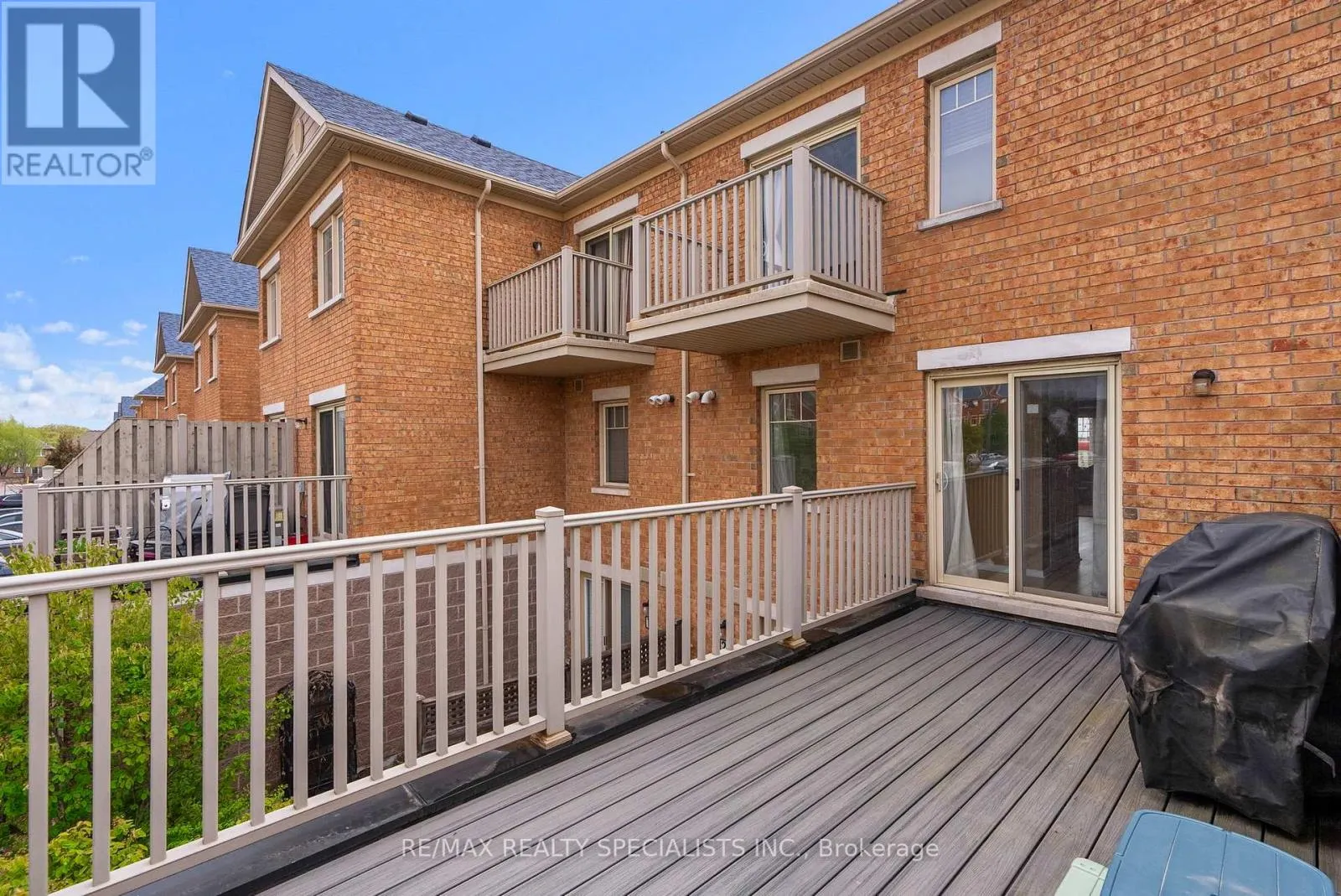 19 - 3985 EGLINTON AVENUE W