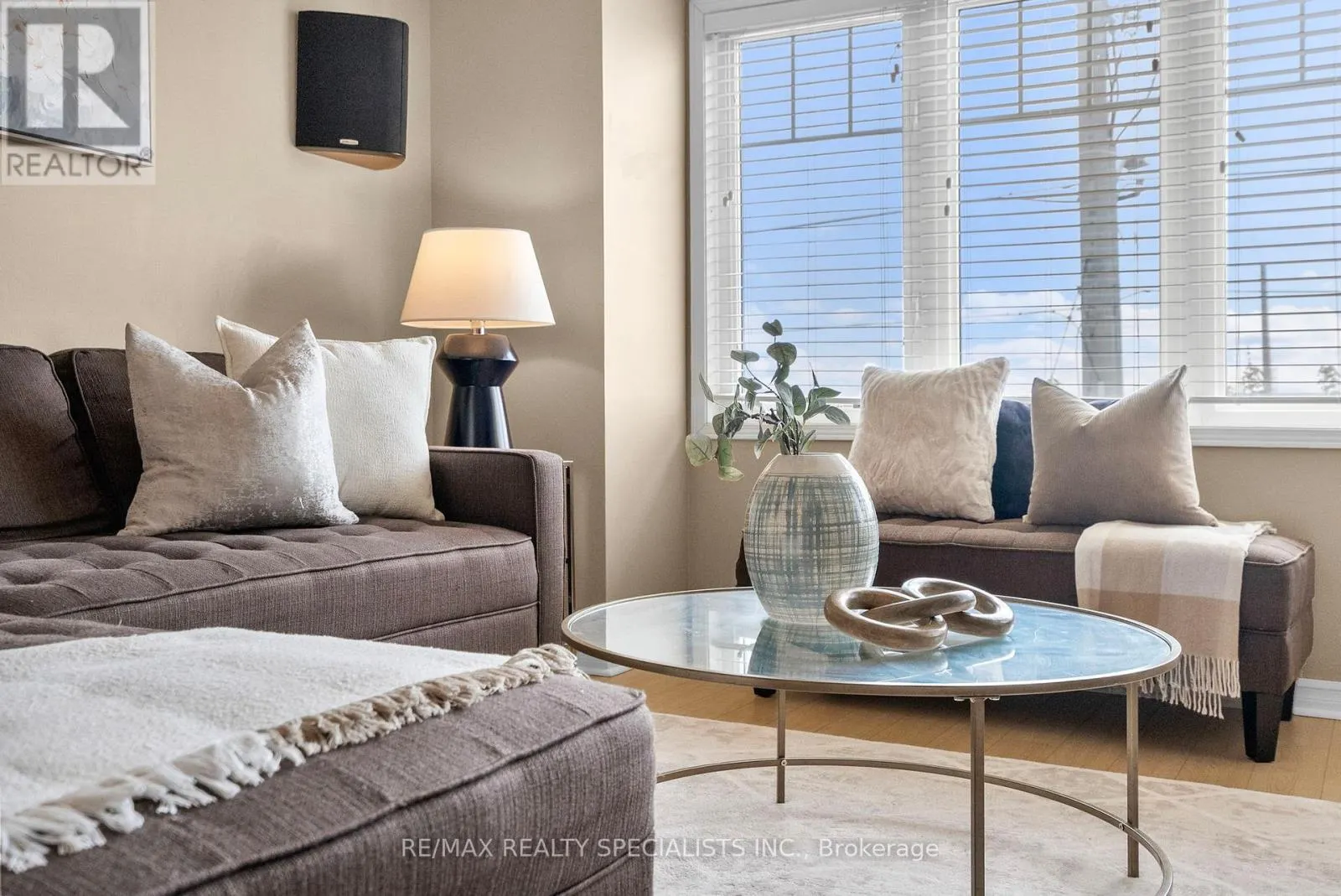19 - 3985 EGLINTON AVENUE W