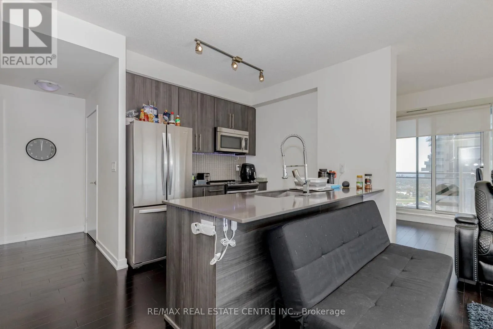 3402 - 510 CURRAN PLACE