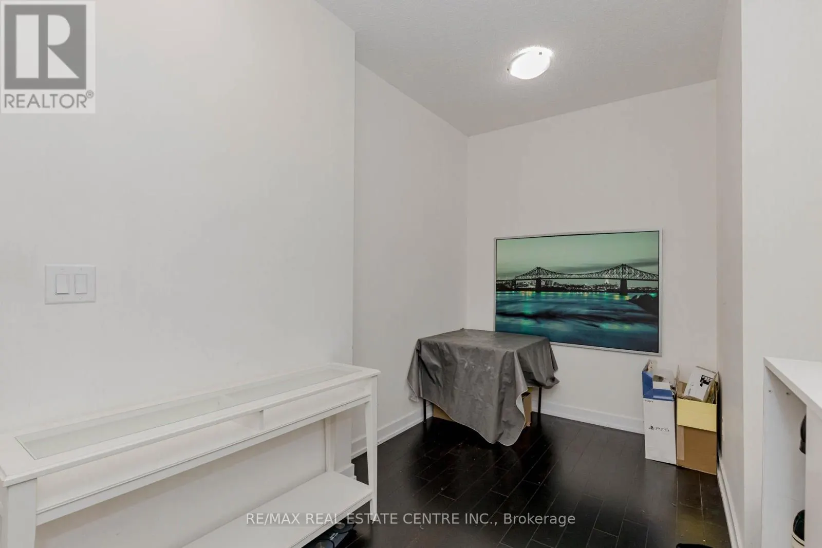 3402 - 510 CURRAN PLACE