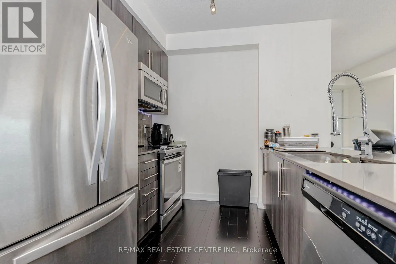 3402 - 510 CURRAN PLACE