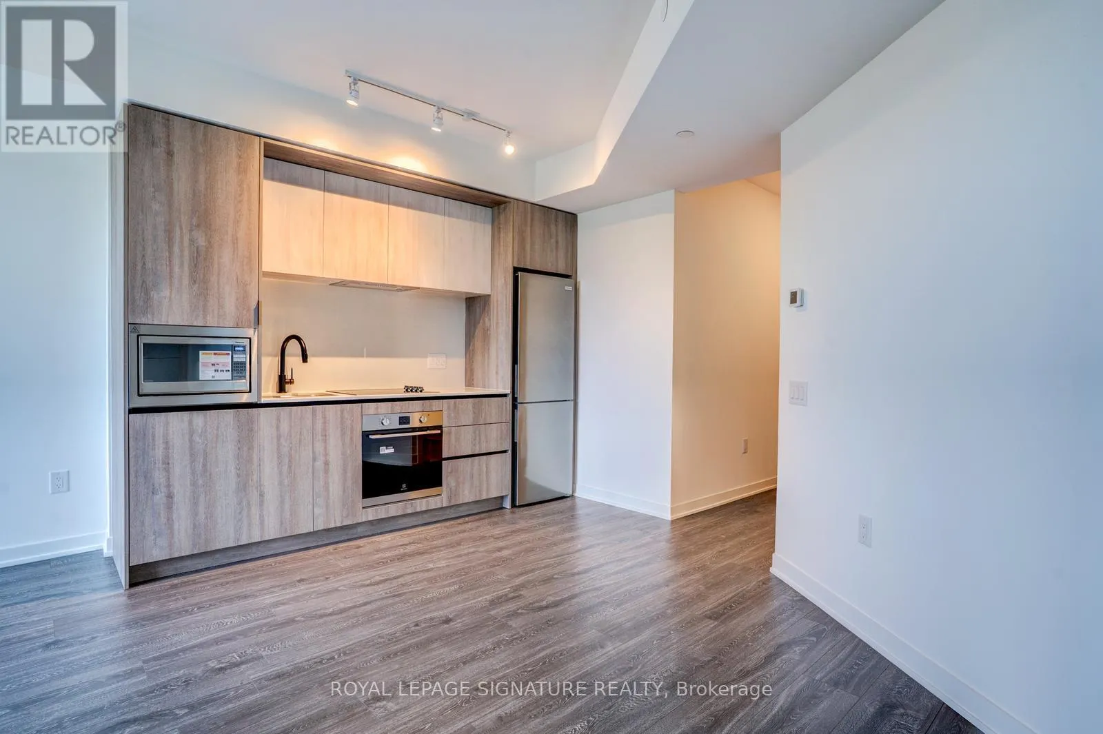 1001 - 2495 EGLINTON AVENUE