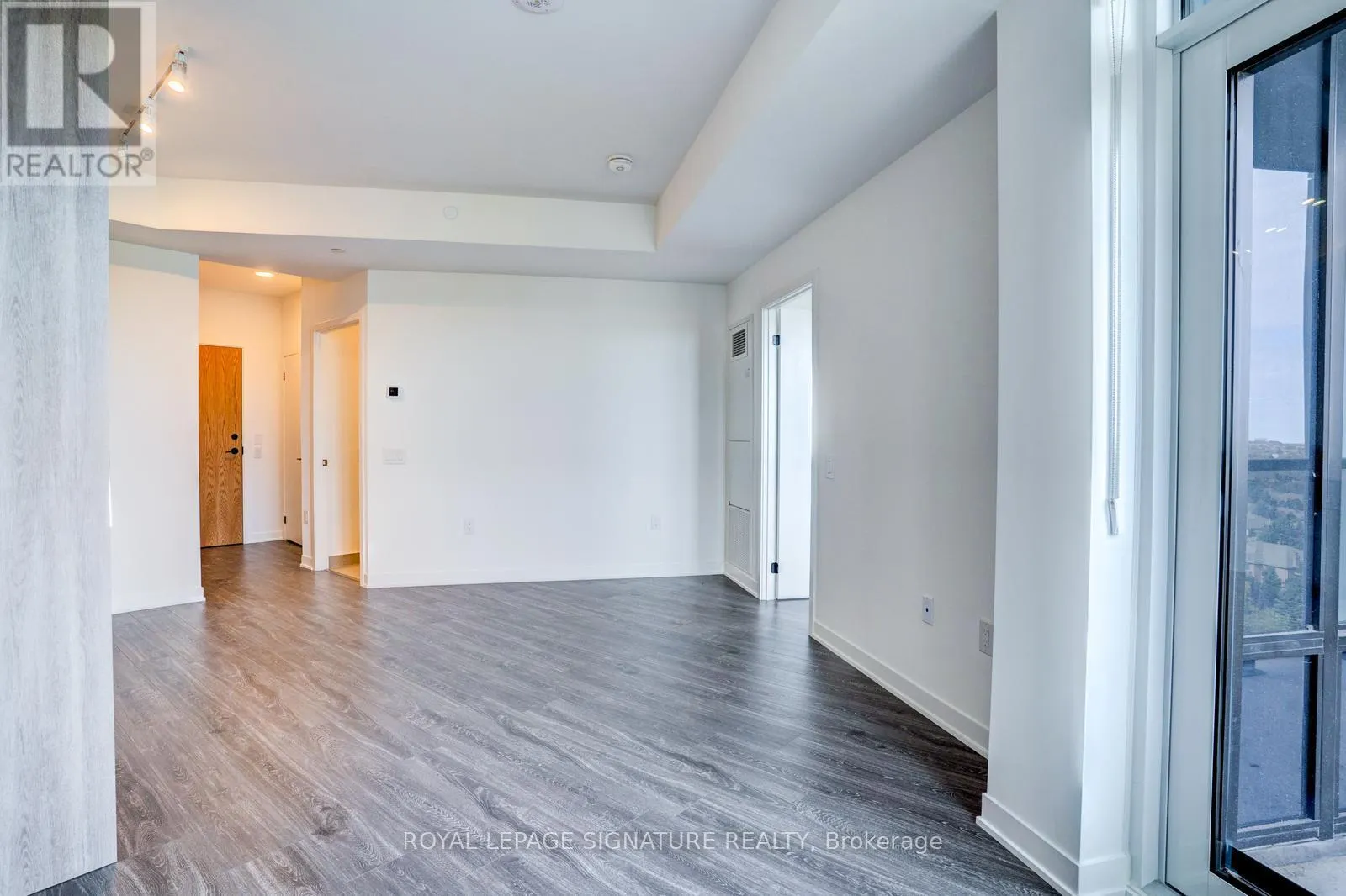 1001 - 2495 EGLINTON AVENUE