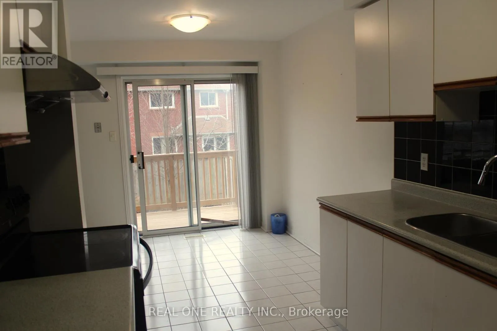 27 - 2550 THOMAS STREET