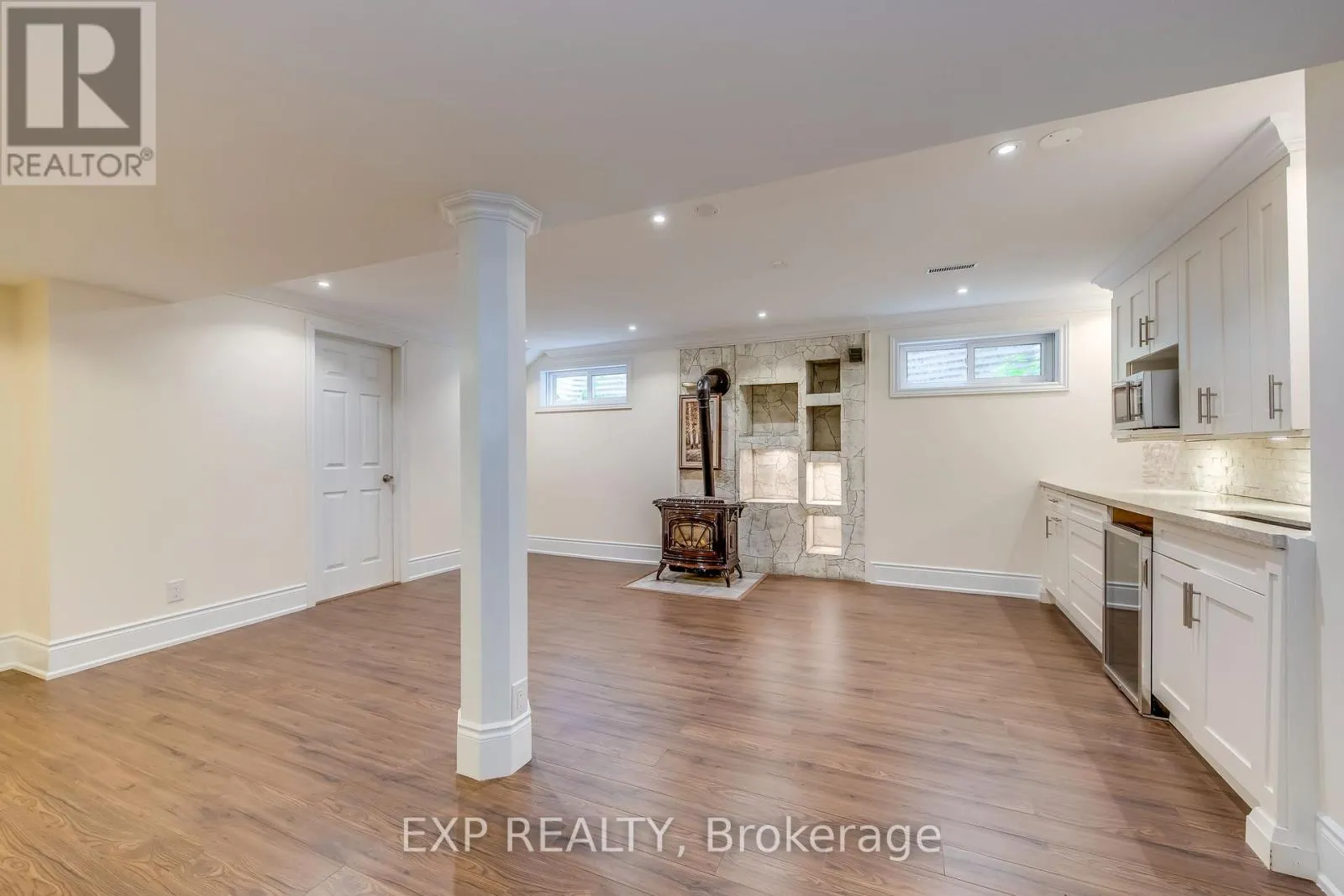 1135 MONTROSE ABBEY DRIVE