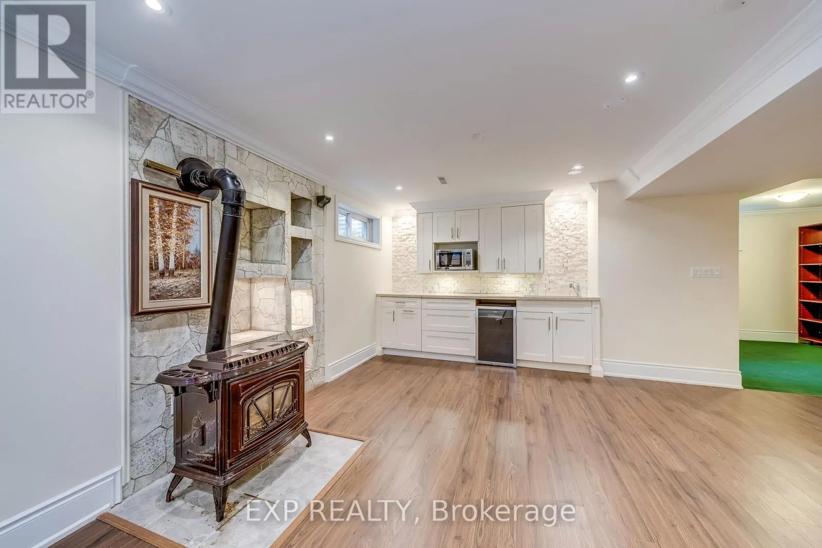 1135 MONTROSE ABBEY DRIVE