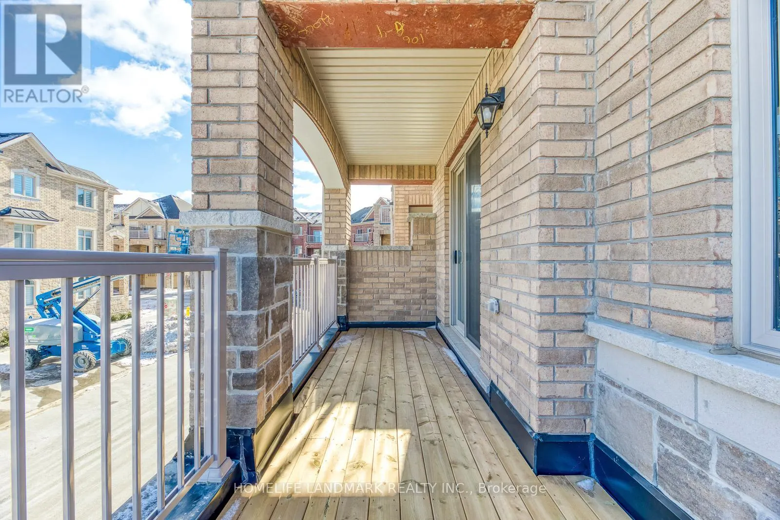 454 SILVER MAPLE ROAD