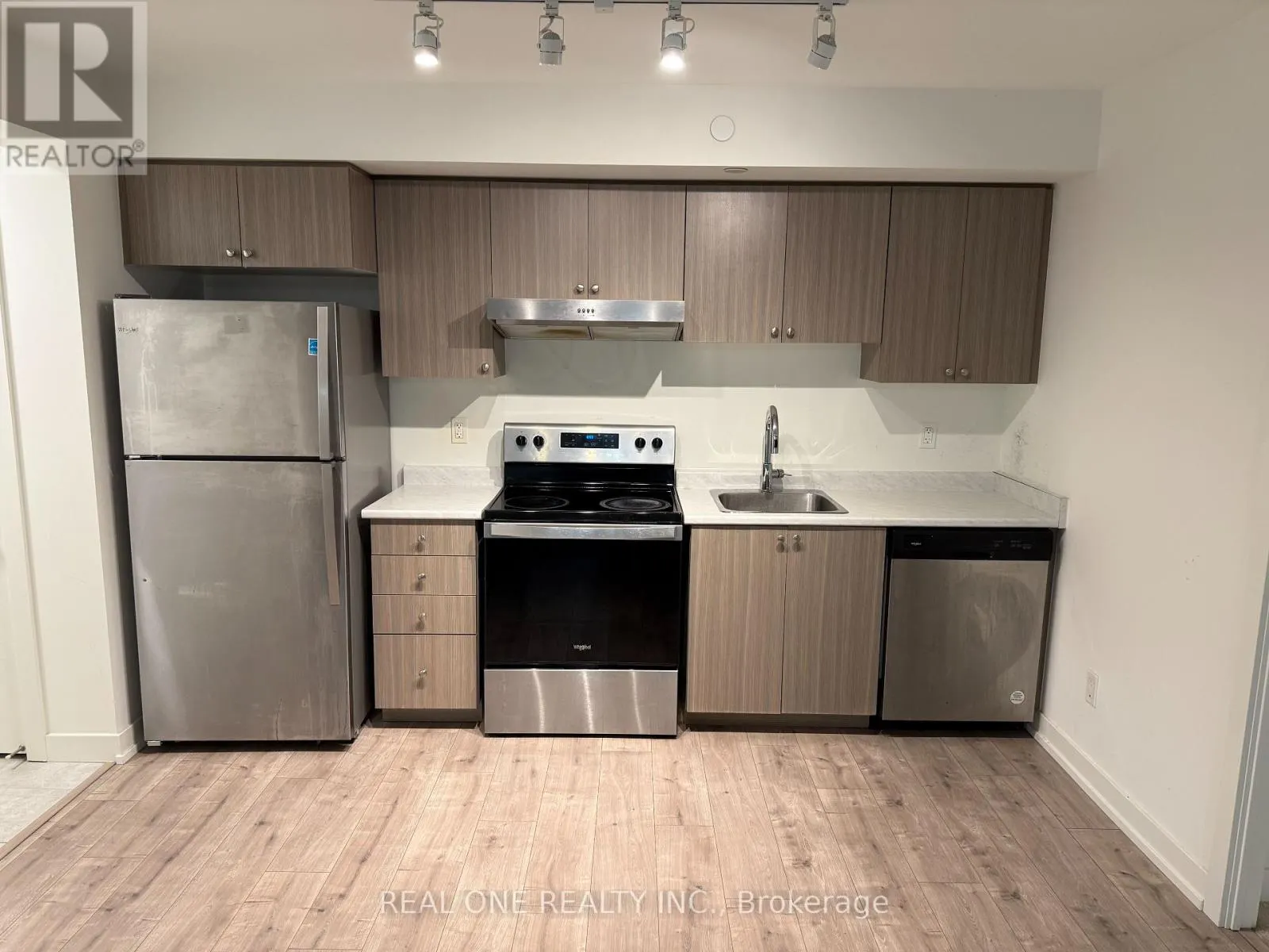 1206 - 10 WILBY CRESCENT