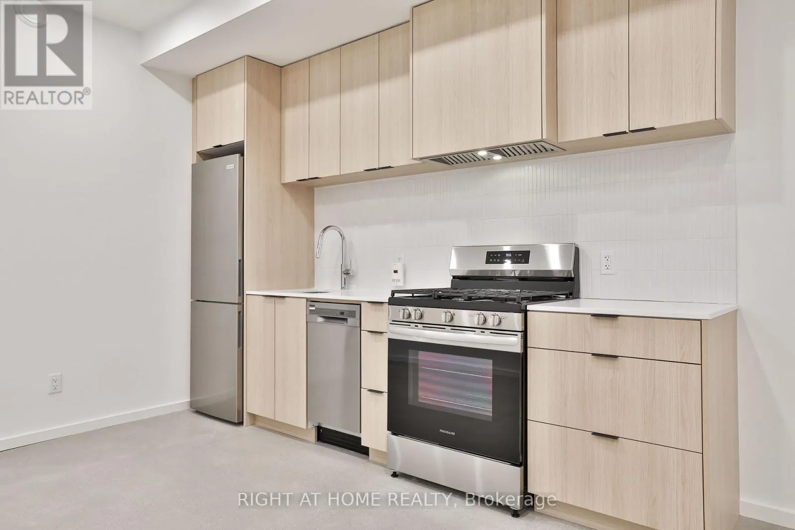 4 - 28 SALEM AVENUE