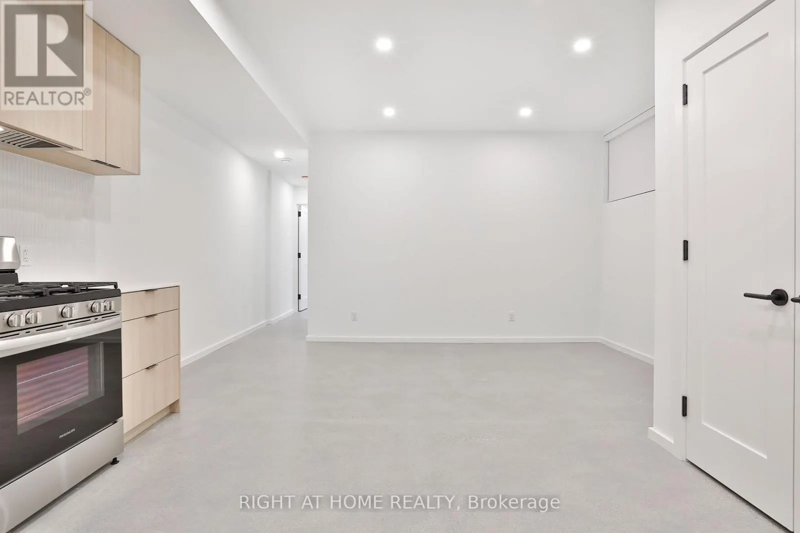 4 - 28 SALEM AVENUE