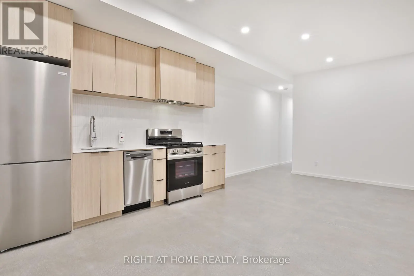 4 - 28 SALEM AVENUE