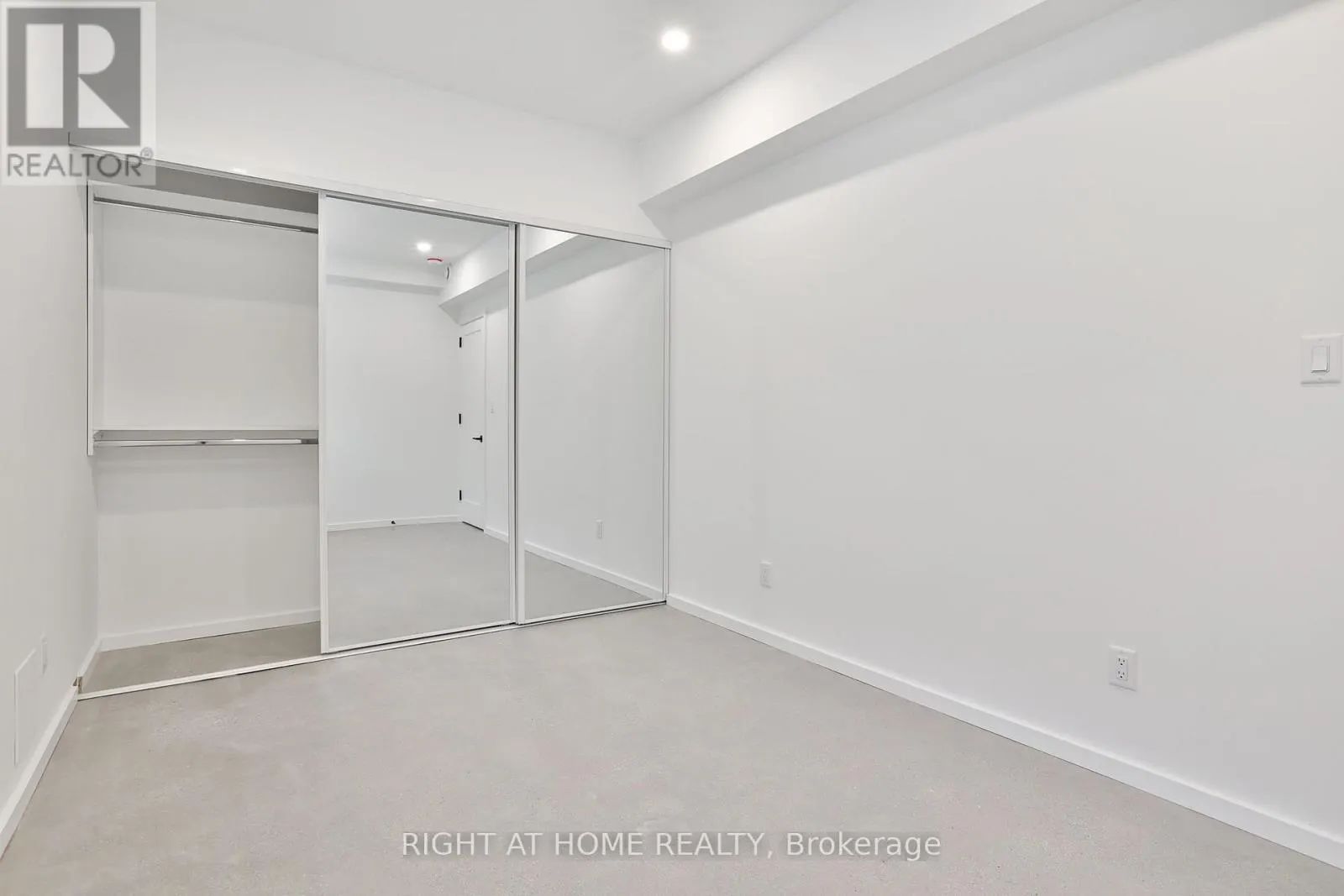 4 - 28 SALEM AVENUE