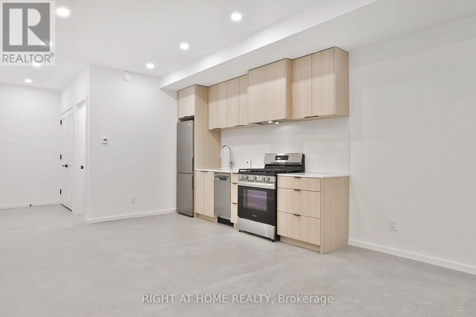 4 - 28 SALEM AVENUE