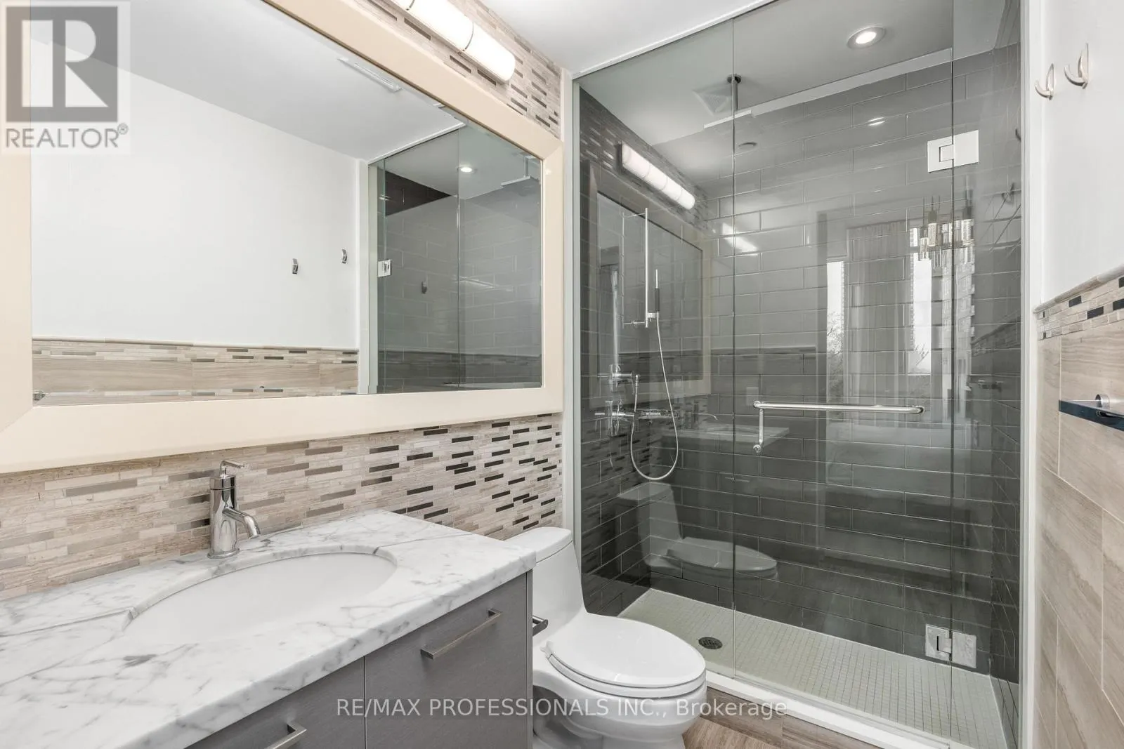 206 - 88 PARK LAWN ROAD