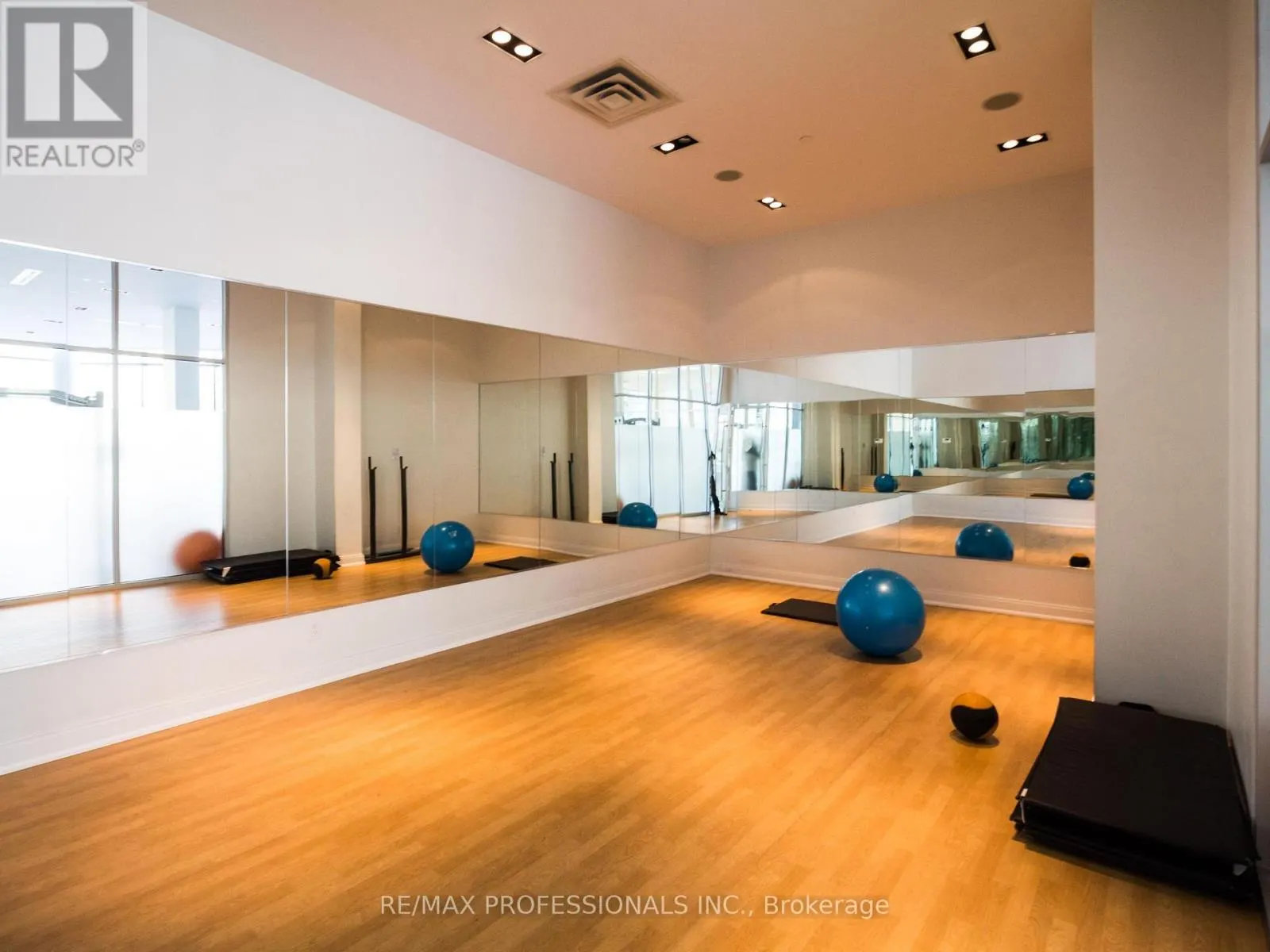 206 - 88 PARK LAWN ROAD