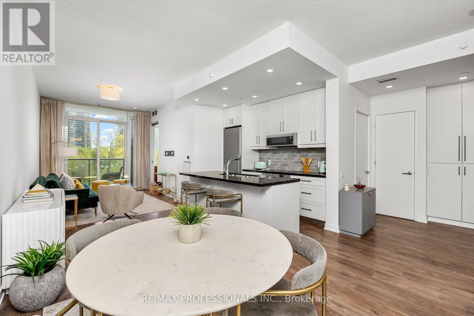 206 - 88 PARK LAWN ROAD