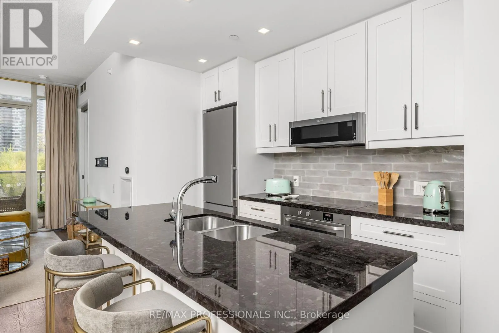 206 - 88 PARK LAWN ROAD