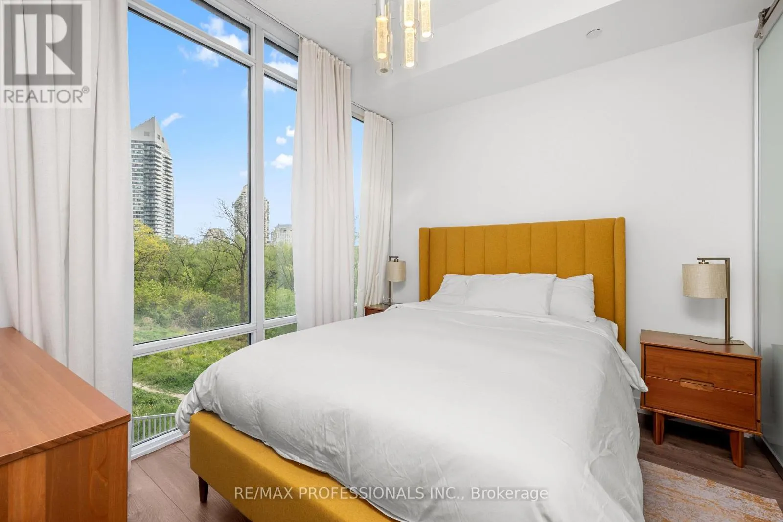 206 - 88 PARK LAWN ROAD