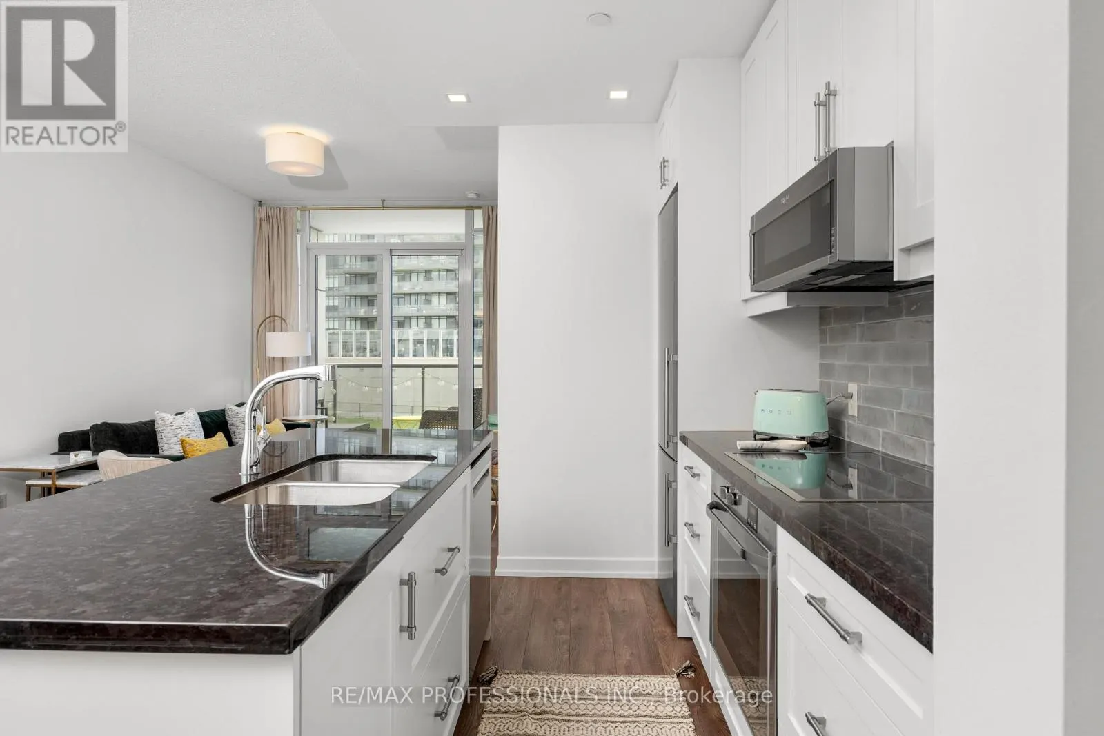 206 - 88 PARK LAWN ROAD