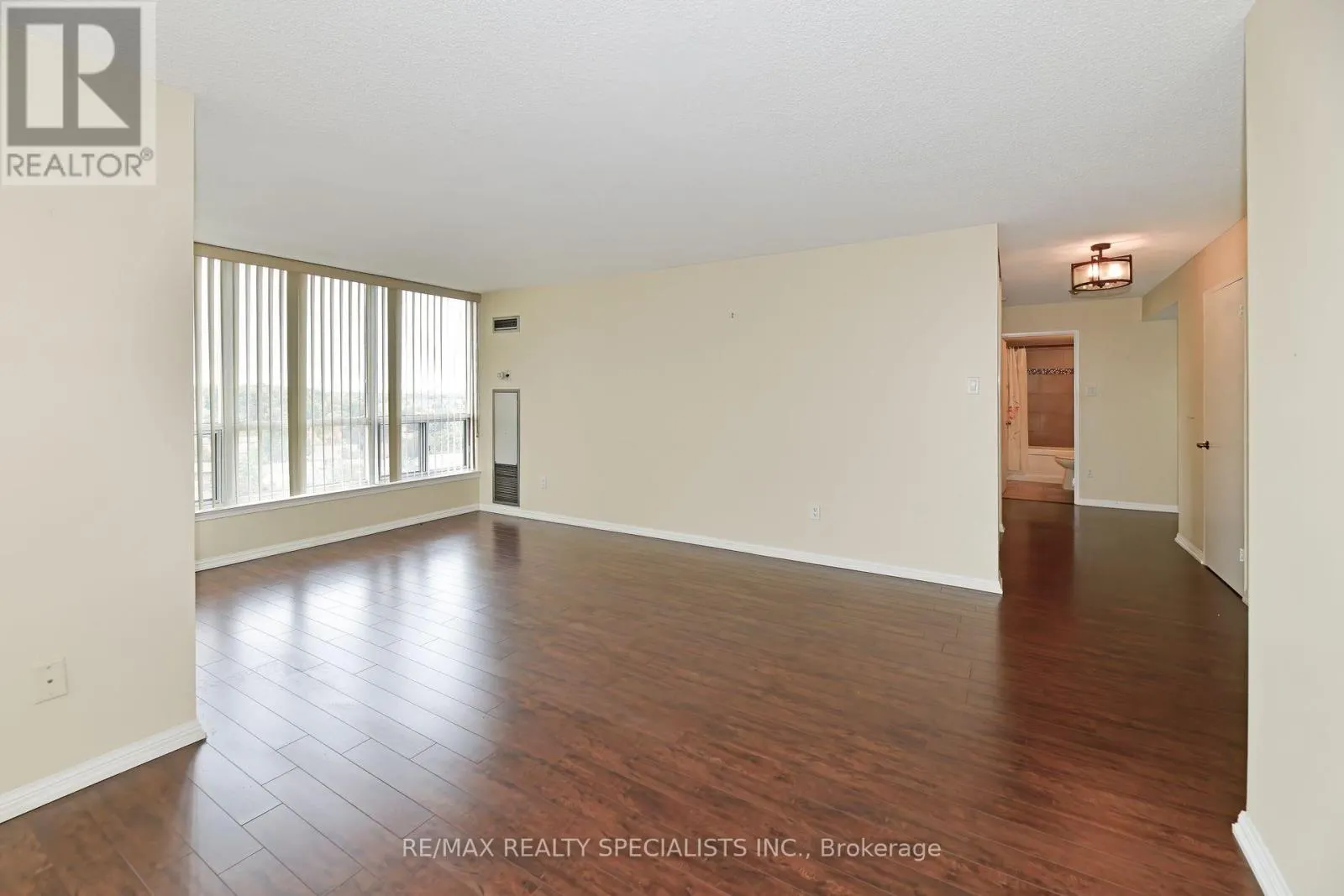 1112 - 10 LAURELCREST STREET