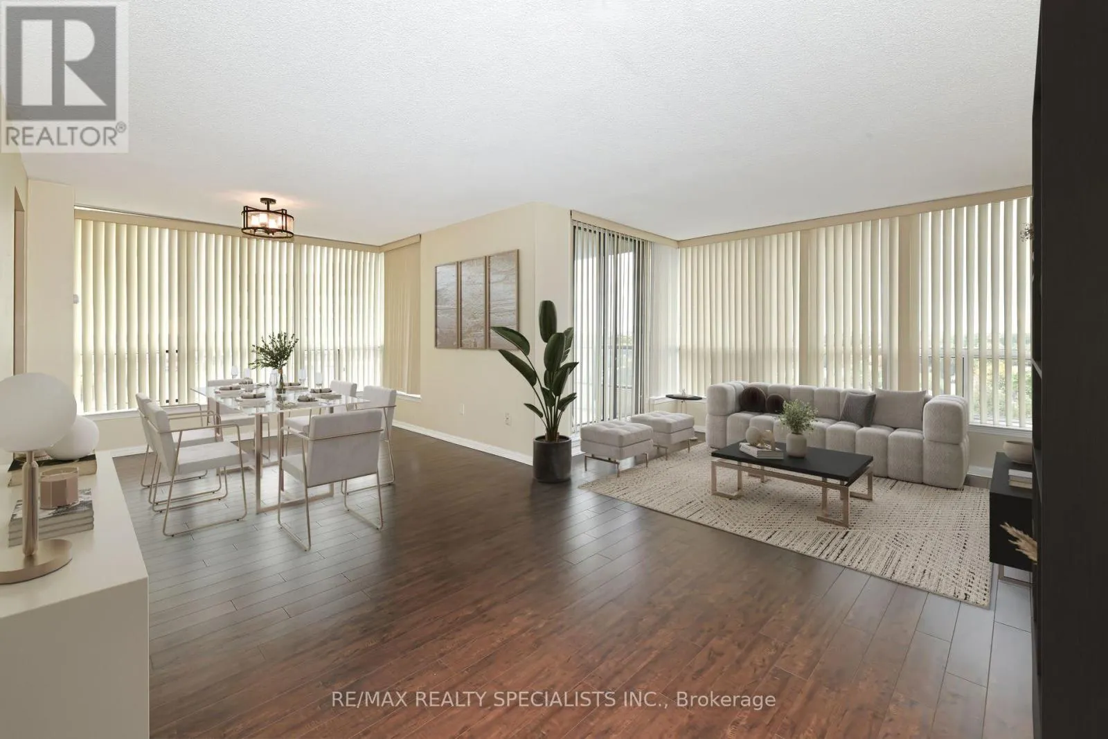 1112 - 10 LAURELCREST STREET