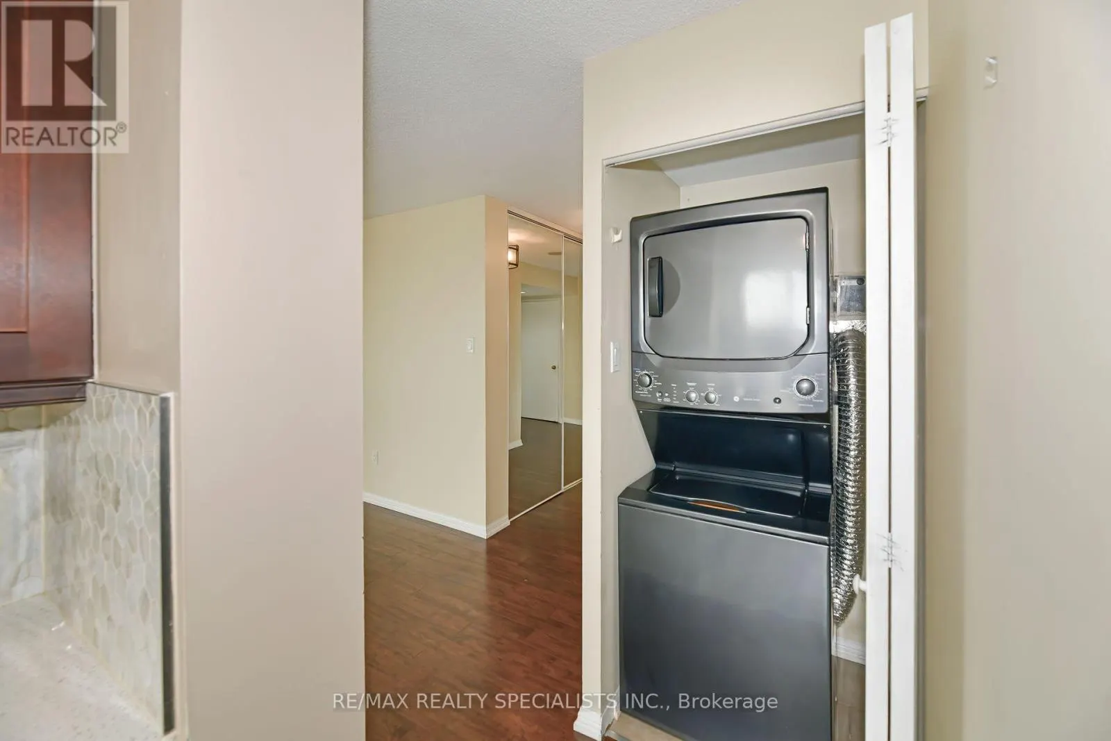 1112 - 10 LAURELCREST STREET