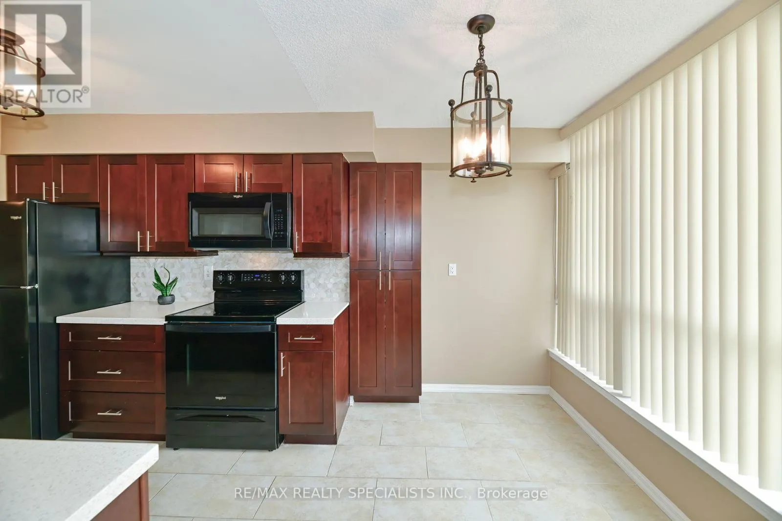 1112 - 10 LAURELCREST STREET