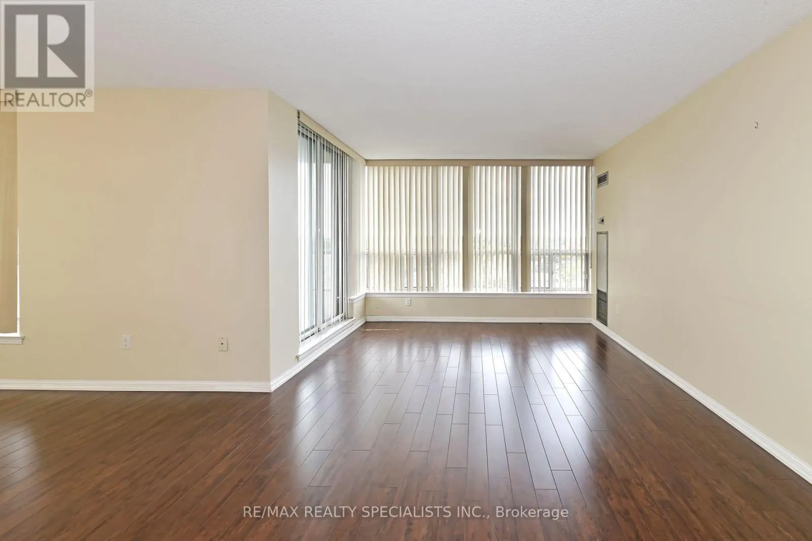 1112 - 10 LAURELCREST STREET